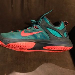 Nike Zoom Hyper Rev Basketball Sneaker